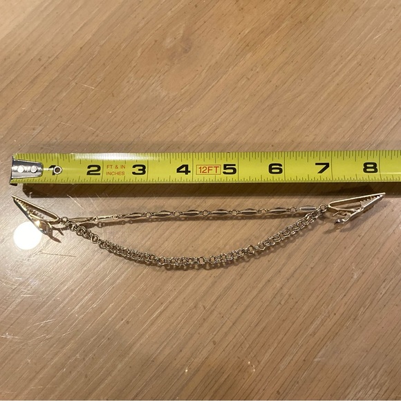 EUC Vintage 1960s Sweater/Scarf Clip Guard. Gold Tone Double Chain.
PAT. 2853764 - Picture 14 of 14